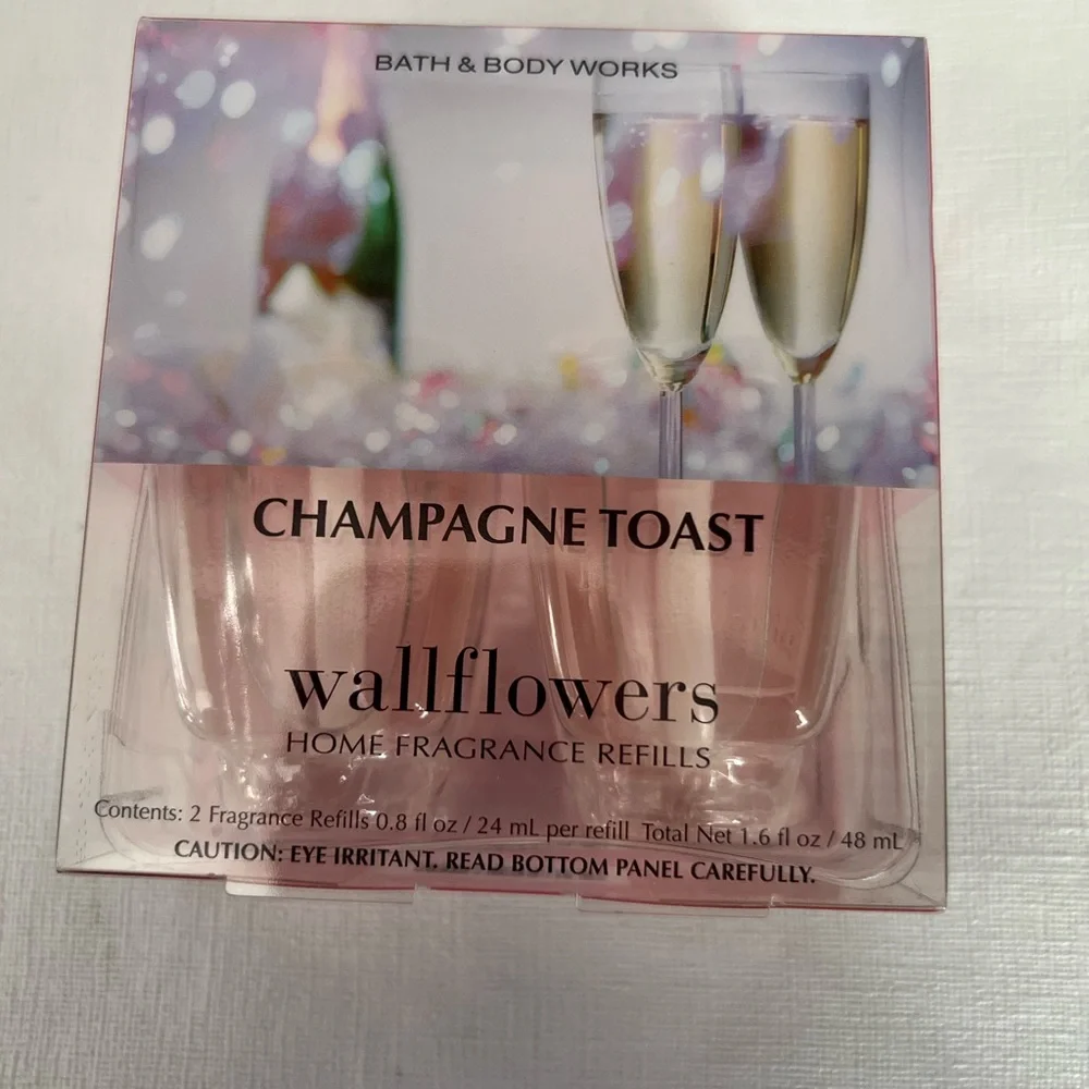 Bath & Body Works Frosted Cranberry 3 Wick Candle & Wildflower Refills